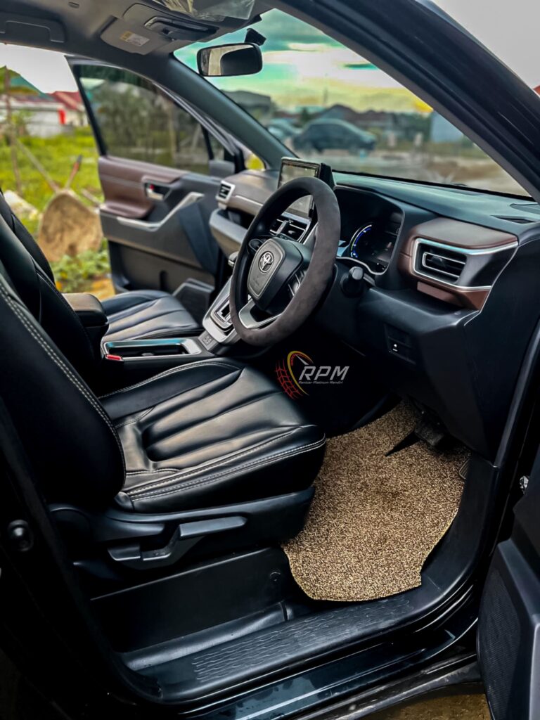 rental mobil innova zenix hybrid di pontianak