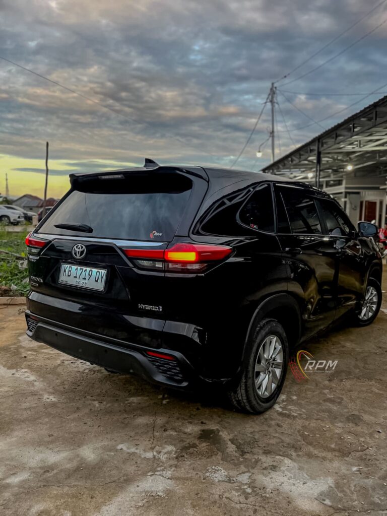 rental mobil innova zenix hybrid di pontianak